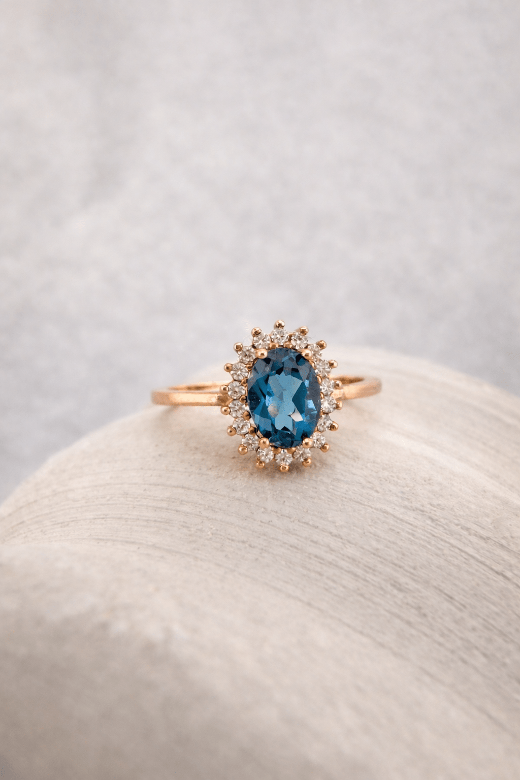 Anillo di oro rosa London Blue - Mateu Joyeros