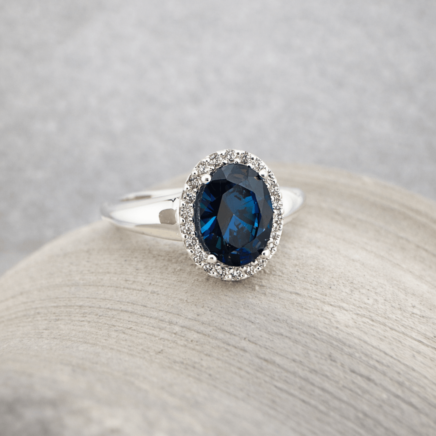 Anillo oval green - Mateu Joyeros