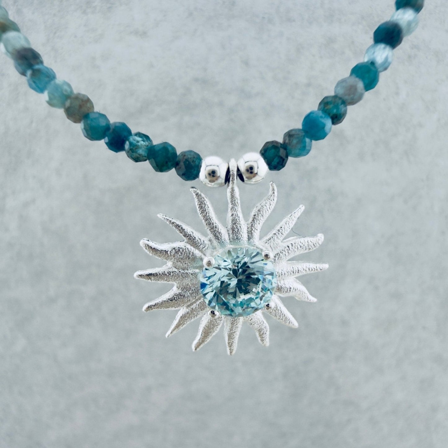 Colgante sol azul - Mateu Joyeros